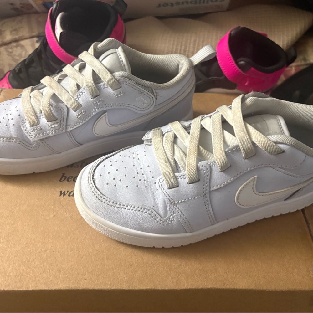 Kids Jordan 1 low